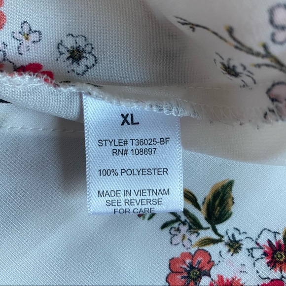 Alice blue top, size XL, white with red floral pattern - Picture 6 of 7